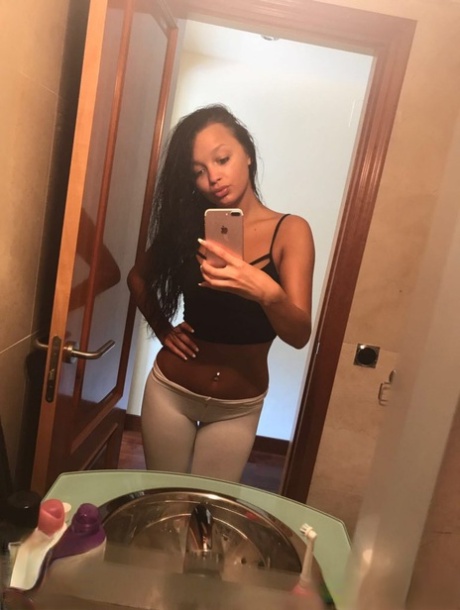 Beştelsiz Escort İnce Belli Fit Bayan Merve